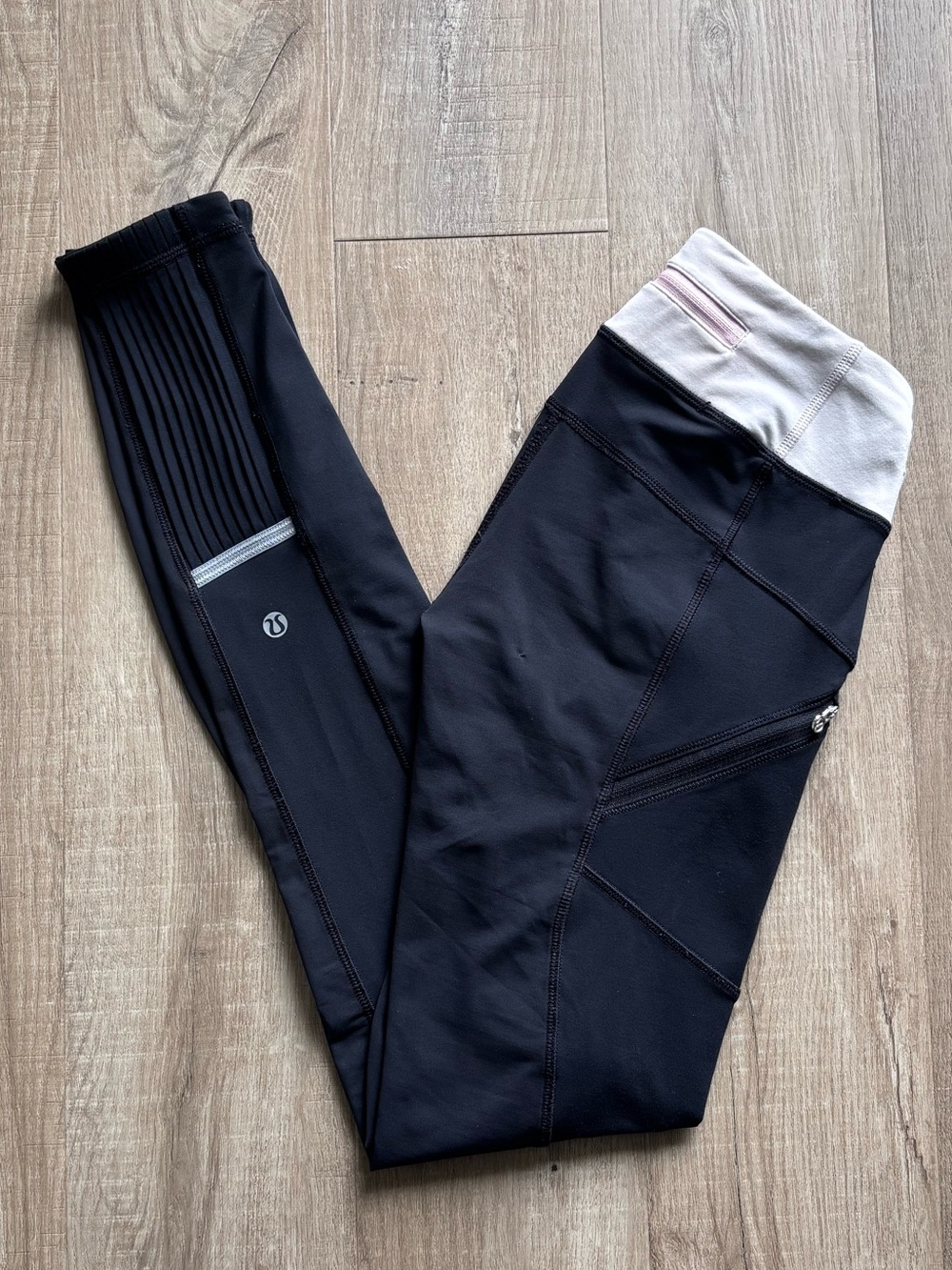 Lululemon Star Runner Legging in Black and Pink